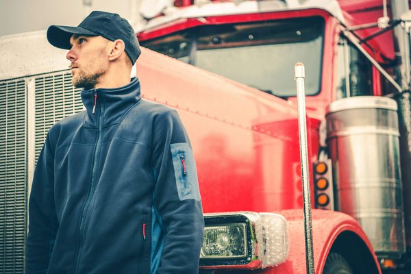 Comment assurer le transport de charge lourde en toute sécurité dans un environnement professionnel ?